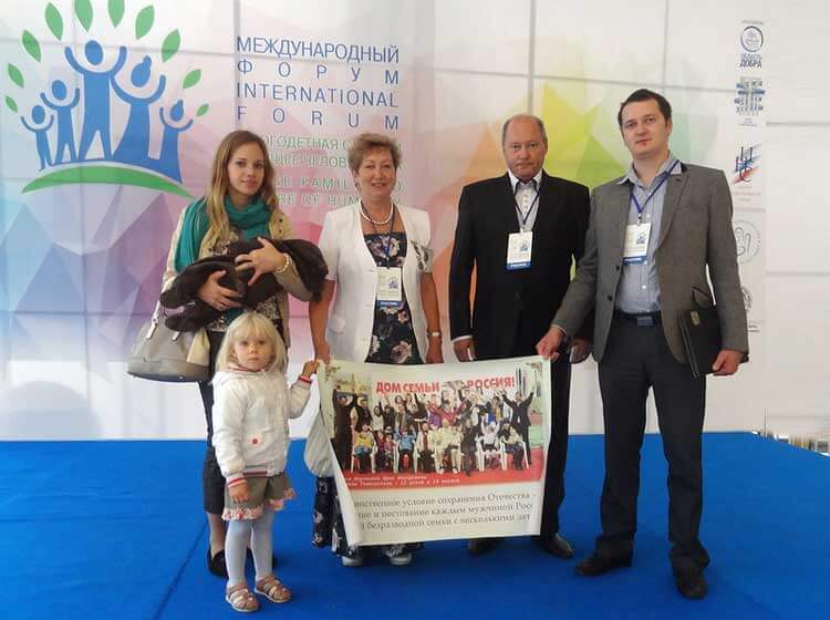 Ю.Ф.Миронов с членами семьи